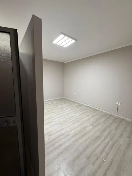 Tirane, jepet me qera dyqan Kati 2, 40 m² 270 € (rruga e elbasanit)