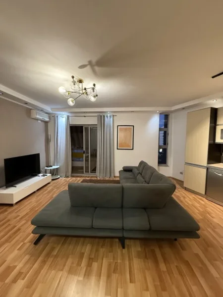 Tirane, jepet me qera apartament 2+1+Ballkon Kati 3, 90 m² 720 € 