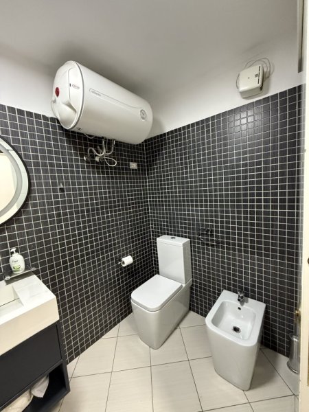 Tirane, jepet me qera apartament 2+1+Ballkon Kati 3, 90 m² 720 € 