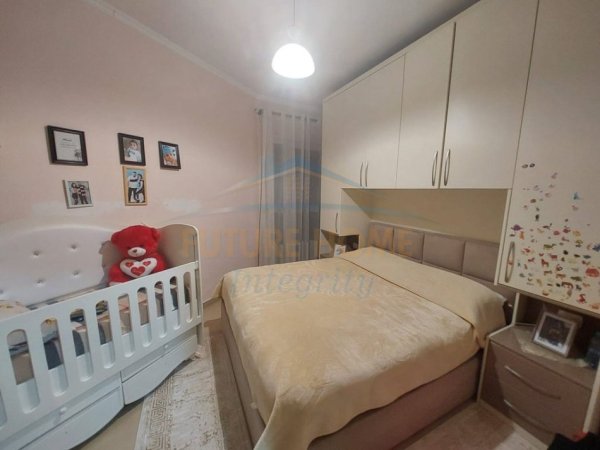 Tirane, shitet apartament 1+1+Ballkon Kati 4, 62 m² (Brryli)