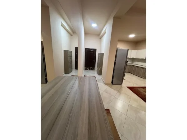 Tirane, jepet me qera apartament 2+1 Kati 1, 120 m² 520 € (Fresk)