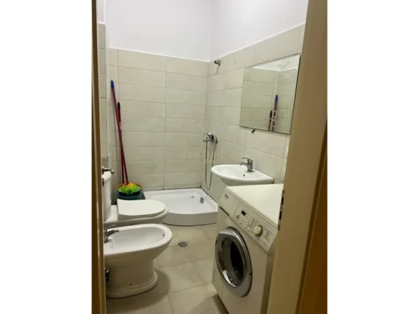 Tirane, jepet me qera apartament 2+1 Kati 1, 120 m² 520 € (Fresk)