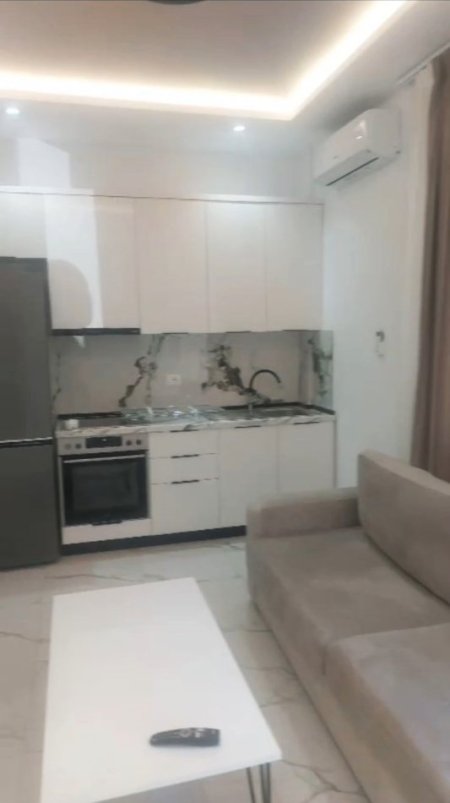 Tirane, jepet me qera apartament 1+1 Kati 1, 60 m² 450 € (Rruga 5 Maji/Rr.Vedat Kokona)