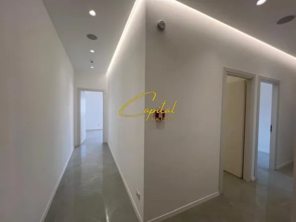 Tirane, jepet me qera ambjent biznesi Kati 2, 140 m² 1.600 € (ISH STACIONI TRENIT)