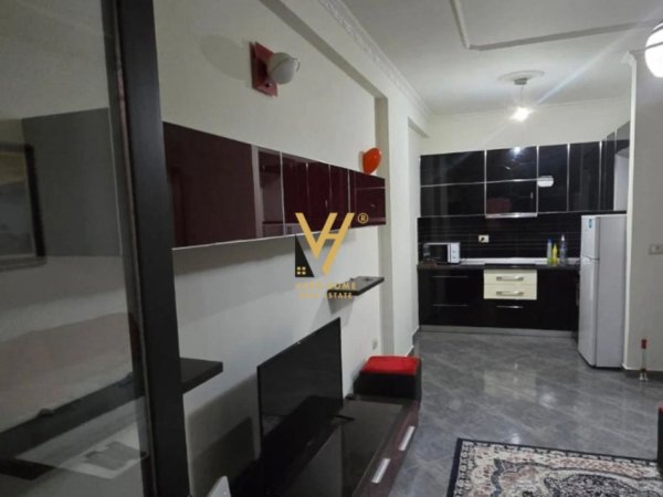 Tirane, jepet me qera apartament 1+1+Ballkon Kati 4, 65 m² 550 € (KOPSHTI ZOOLOGJIK)