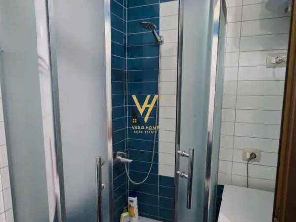 Tirane, jepet me qera apartament 1+1+Ballkon Kati 4, 65 m² 550 € (KOPSHTI ZOOLOGJIK)