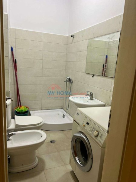 Tirane, jepet me qera apartament 2+1+Ballkon Kati 1, 90 m² 500 € (Rruga Muhamet Deliu)