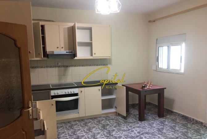 Tirane, jepet me qera apartament 2+1 Kati 3, 120 m² 650 € (KRISTAL CENTER)