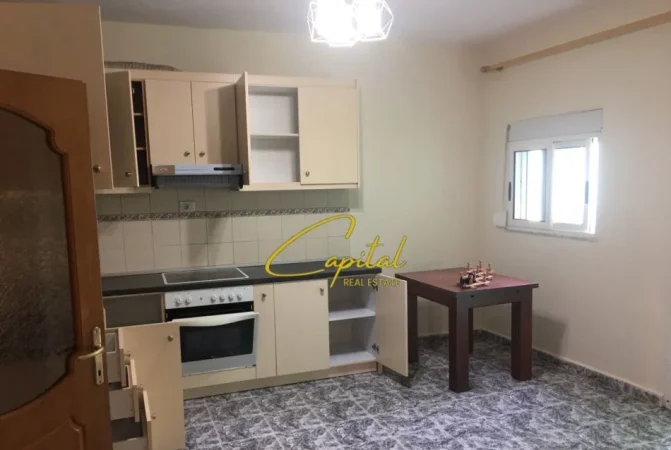 Tirane, jepet me qera apartament 2+1 Kati 3, 120 m² 650 € (KRISTAL CENTER)