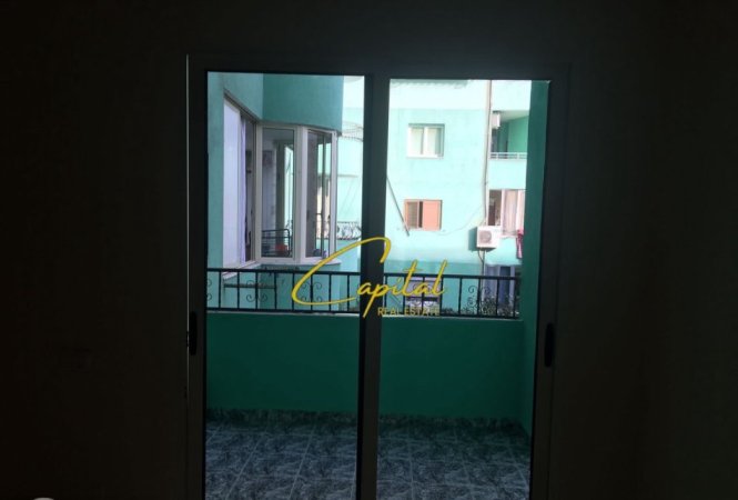 Tirane, jepet me qera apartament 2+1 Kati 3, 120 m² 650 € (KRISTAL CENTER)