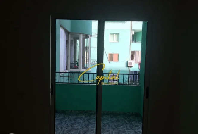 Tirane, jepet me qera apartament 2+1 Kati 3, 120 m² 650 € (KRISTAL CENTER)