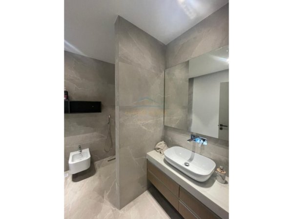 Tirane, jepet me qera Vile 2 Katshe Kati 3, 225 m² 4.000 € (FARKE E VOGEL)