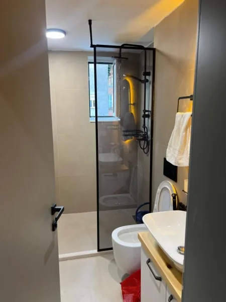 Tirane, jepet me qera apartament 2+1 , 700 € (Qendër – Ura e Tabakëve)