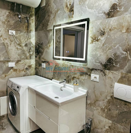 Tirane, jepet me qera apartament 2+1+Ballkon Kati 3, 70 m² 800 € 