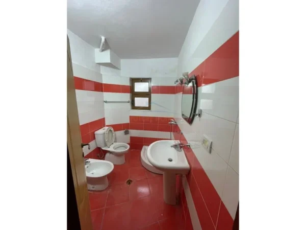 Tirane, shitet apartament 1+1+Ballkon Kati 4, 50 m² 125.000 € (SHKOLLA E BALETIT)