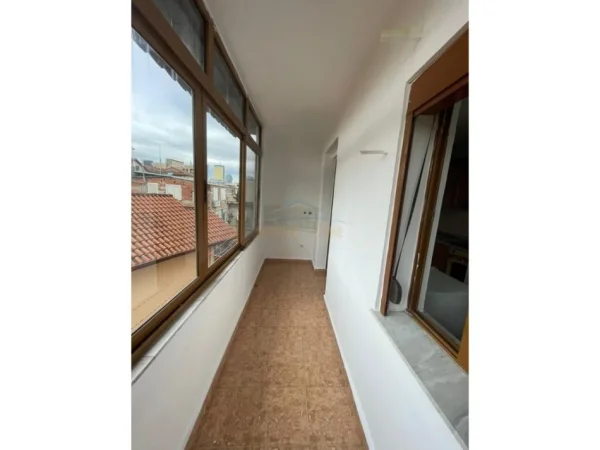 Tirane, shitet apartament 1+1+Ballkon Kati 4, 50 m² 125.000 € (SHKOLLA E BALETIT)
