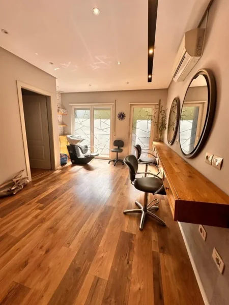 Tirane, jepet me qera ambjent biznesi , 100 m² 1.500 € (Don Bosko)