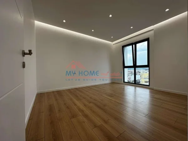 Tirane, jepet me qera zyre Kati 9, 106 m² 750 € (Rruga e Dibres)