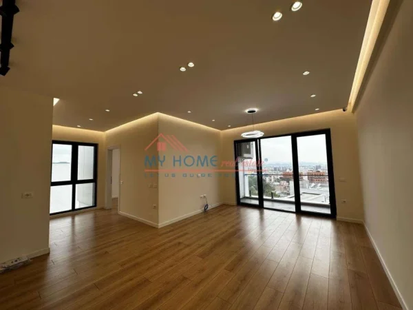 Tirane, jepet me qera zyre Kati 9, 106 m² 750 € (Rruga e Dibres)