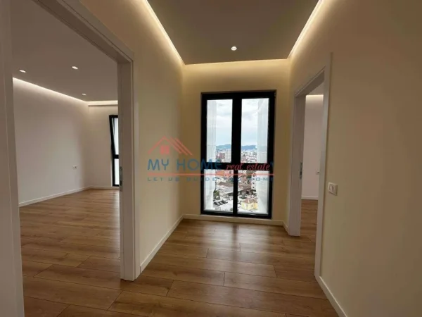 Tirane, jepet me qera zyre Kati 9, 106 m² 750 € (Rruga e Dibres)