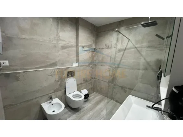 Tirane, shitet apartament 2+1+Ballkon Kati 1, 112 m² 250.000 € (RRUGA E BARRIKADAVE)