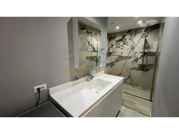 Tirane, shitet apartament 2+1+Ballkon Kati 1, 112 m² 250.000 € (RRUGA E BARRIKADAVE)
