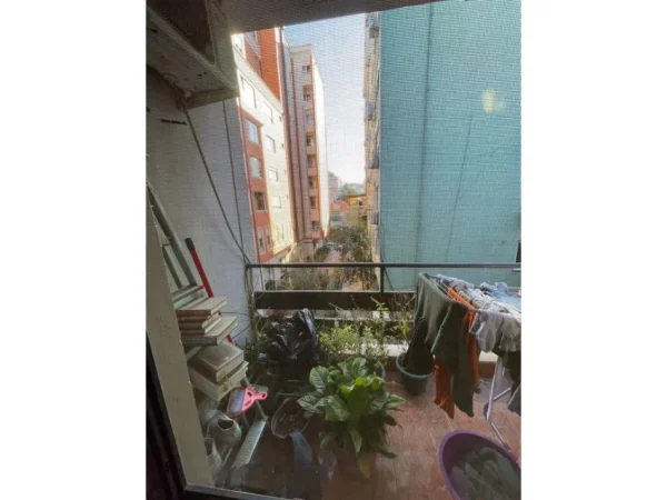 Tirane, shitet apartament 2+1+Ballkon Kati 3, 100 m² 300.000 € (BLLOKU)