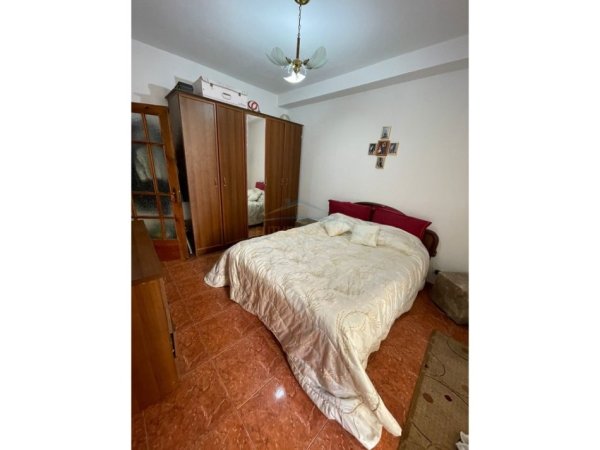 Tirane, shitet apartament 2+1+Ballkon Kati 3, 100 m² 300.000 € (BLLOKU)