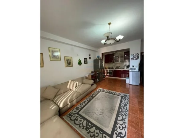 Tirane, shitet apartament 2+1+Ballkon Kati 3, 100 m² 300.000 € (BLLOKU)