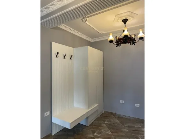 Tirane, jepet me qera apartament 2+1 Kati 4, 75 m² 850 € (Bllok)