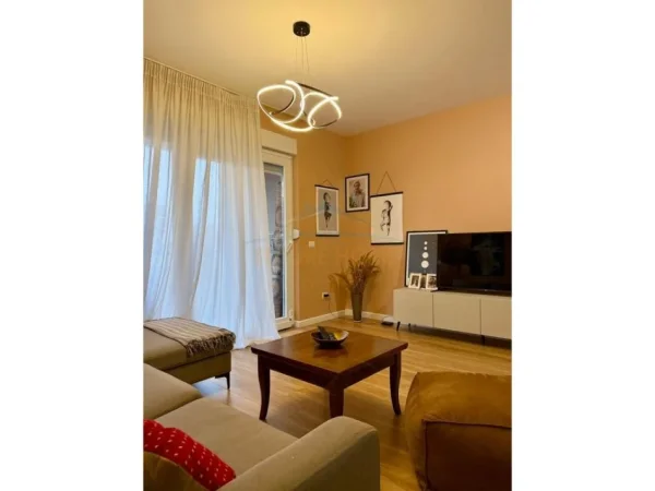 Tirane, shitet apartament 2+1+Ballkon Kati 3, 106 m² 310.000 € (RRUGA E BARRIKADAVE)