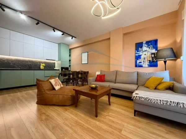 Tirane, shitet apartament 2+1+Ballkon Kati 3, 106 m² 310.000 € (RRUGA E BARRIKADAVE)