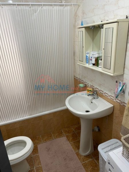 Tirane, jepet me qera apartament 1+1+Ballkon Kati 6, 74 m² 600 € (Rruga e Kavajes)