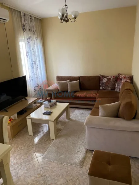 Tirane, jepet me qera apartament 1+1+Ballkon Kati 6, 74 m² 600 € (Rruga e Kavajes)