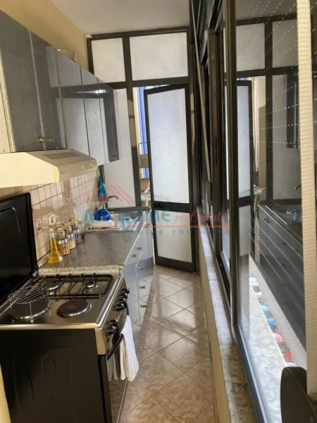 Tirane, jepet me qera apartament 1+1+Ballkon Kati 6, 74 m² 600 € (Rruga e Kavajes)