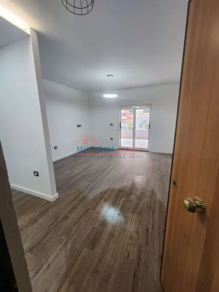 Tirane, shitet apartament 1+1+Ballkon Kati 2, 75 m² 180.000 € (Rruga Medar Shtylla)