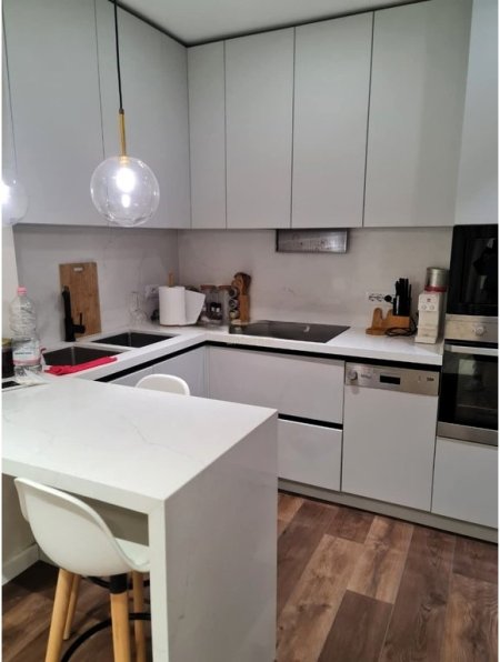 Tirane, jepet me qera apartament 1+1 Kati 4, 90 m² 500 € (yzberisht)