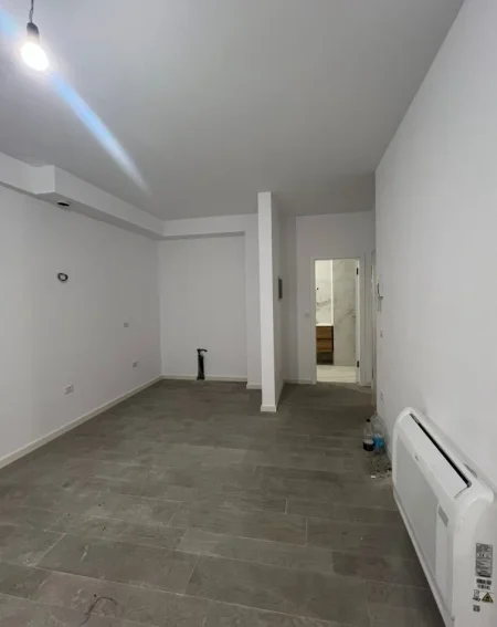 Tirane, jepet me qera zyre , 110 m² 650 € 