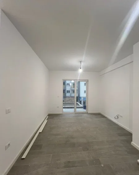 Tirane, jepet me qera zyre , 110 m² 650 € 
