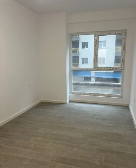 Tirane, jepet me qera zyre , 110 m² 650 € 