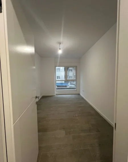 Tirane, jepet me qera zyre , 110 m² 650 € 