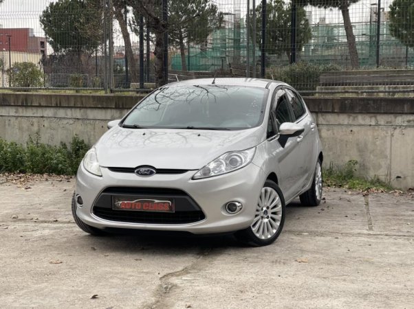 Tirane, shes makine FORD FIESTA Benzin, gri metalizato manuale Klima 147.000 km 3.700 €