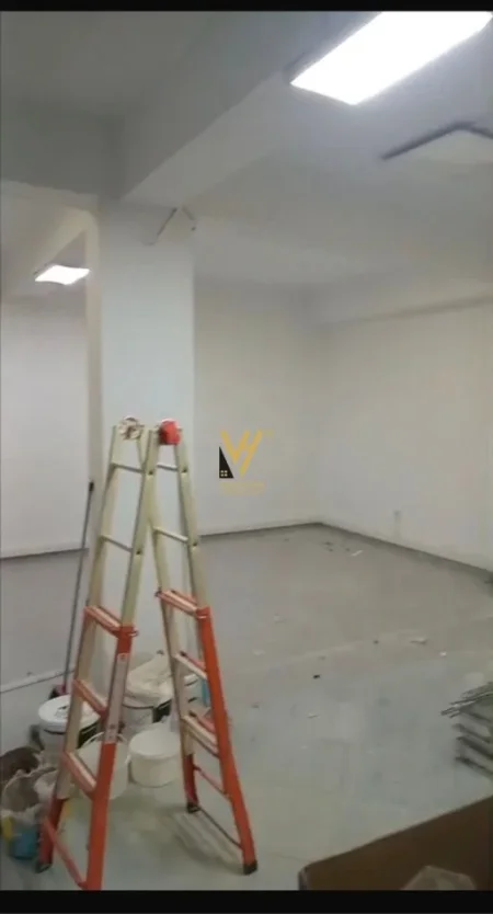 Tirane, jepet me qera ambjent biznesi Kati 0, 100 m² 2.000 € (QENDER, GALERIA)