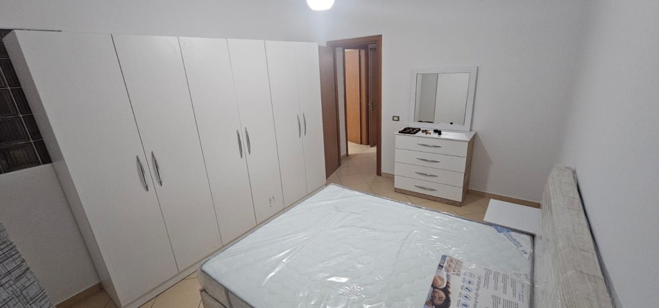 Tirane, jepet me qera apartament 2+1+Ballkon Kati 3, 110 m² 500 € (KMY)