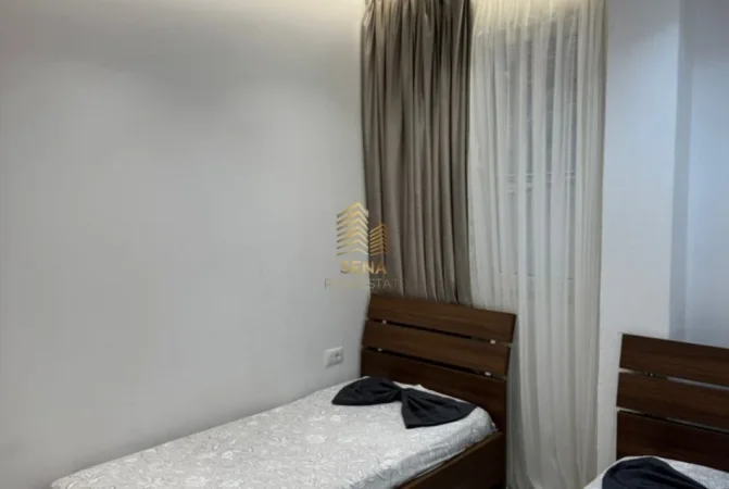 Tirane, jepet me qera apartament 1+1 Kati 1, 65 m² 450 € (Rruga 5 Maji)