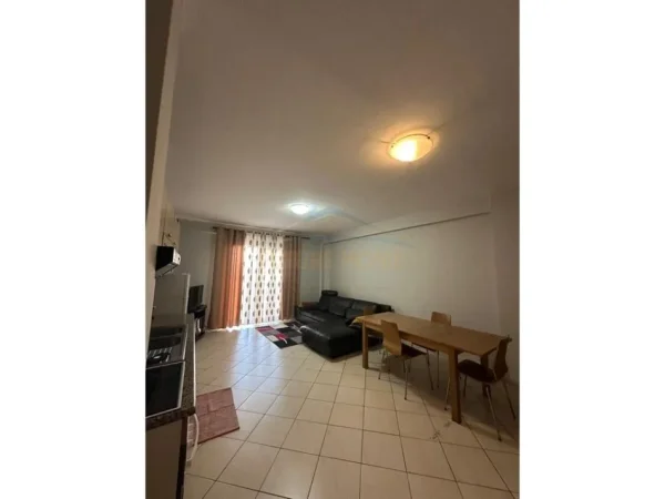 Durres, jepet me qera apartament 1+1 Kati 3, 300 € (Durres)