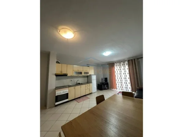 Durres, jepet me qera apartament 1+1 Kati 3, 300 € (Durres)