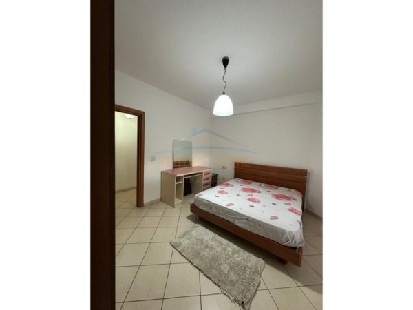 Durres, jepet me qera apartament 1+1 Kati 3, 300 € (Durres)
