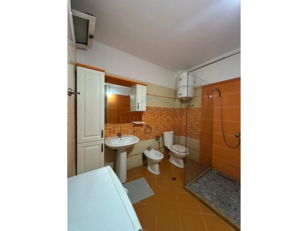 Durres, jepet me qera apartament 1+1 Kati 3, 300 € (Durres)