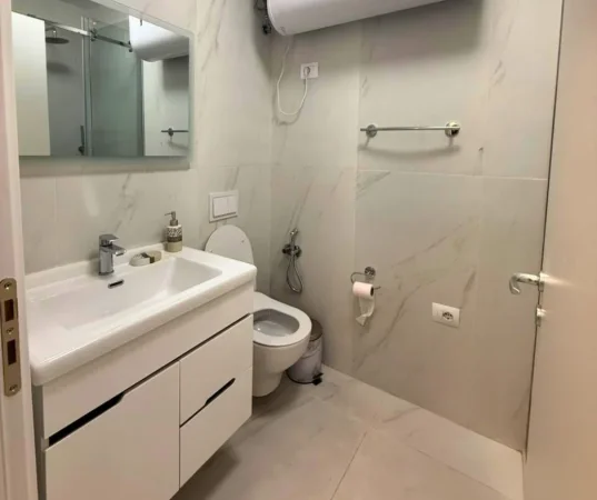 Tirane, jepet me qera apartament 2+1 Kati 4, 75 m² 800 € (Myslym Shyr)